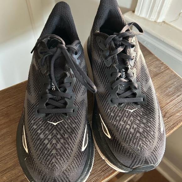 Hoka Clifton 9 Black White Athletic Running Shoes Sneakers Women’s Size 8.5 - Picture 2 of 14